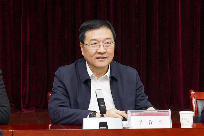 校党委副书记李晋平主持会议并讲话,各基层党委