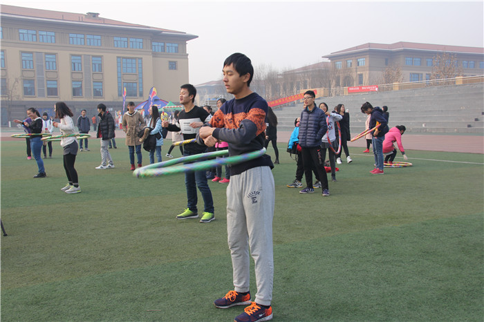 5操场学生比赛.JPG