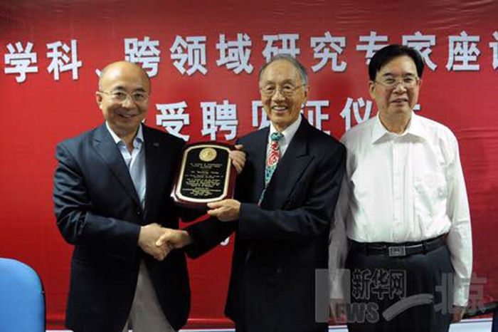 左一位张学栋.jpg