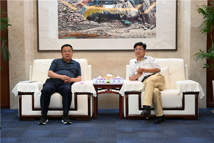 6月9日,省人大常委会委员,副秘书长秦作栋,省人大常委会委员,教科文卫