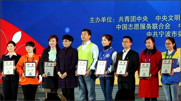 获奖代表上台领奖_副本.jpg
